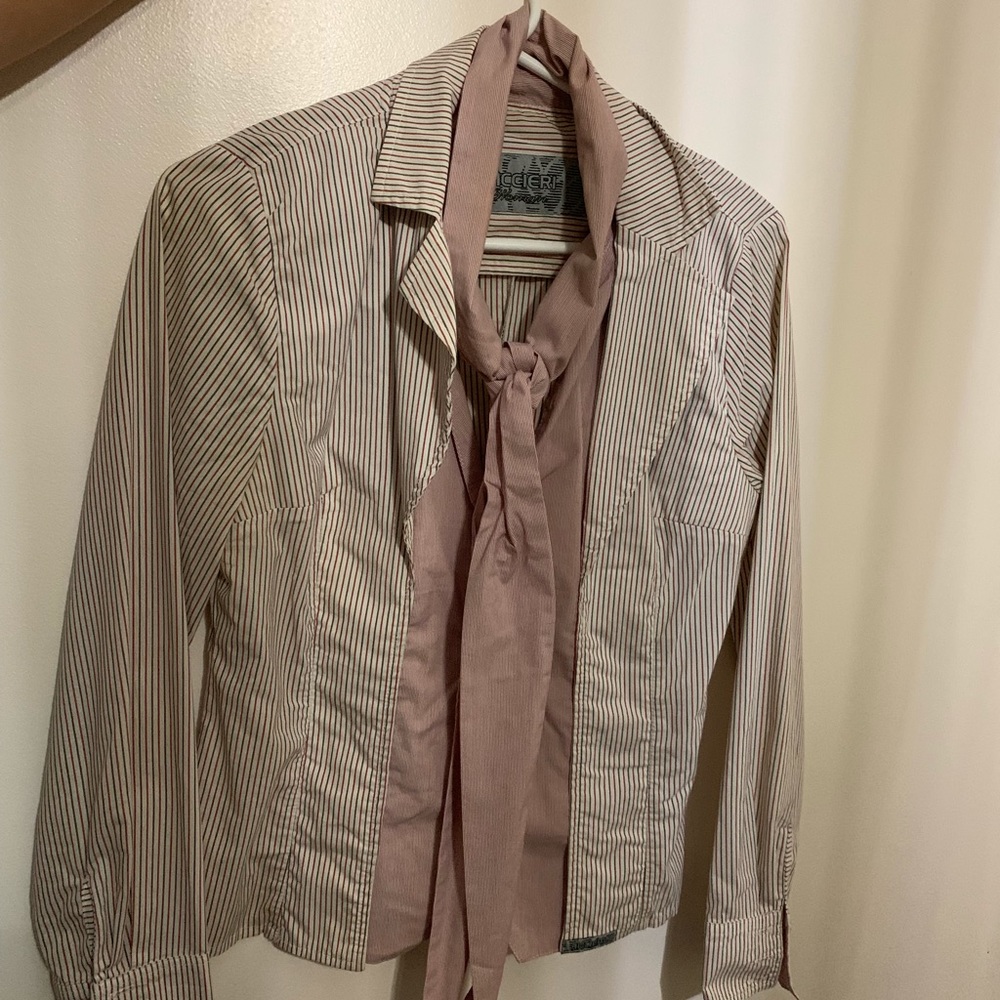 Long sleeve bottom down shirt from Brazil .